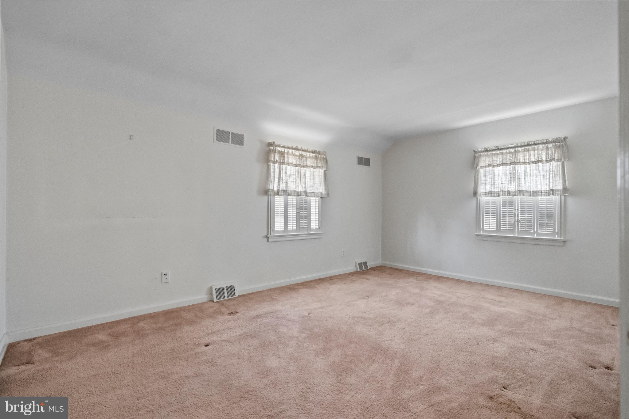 4661 Springfield Ave