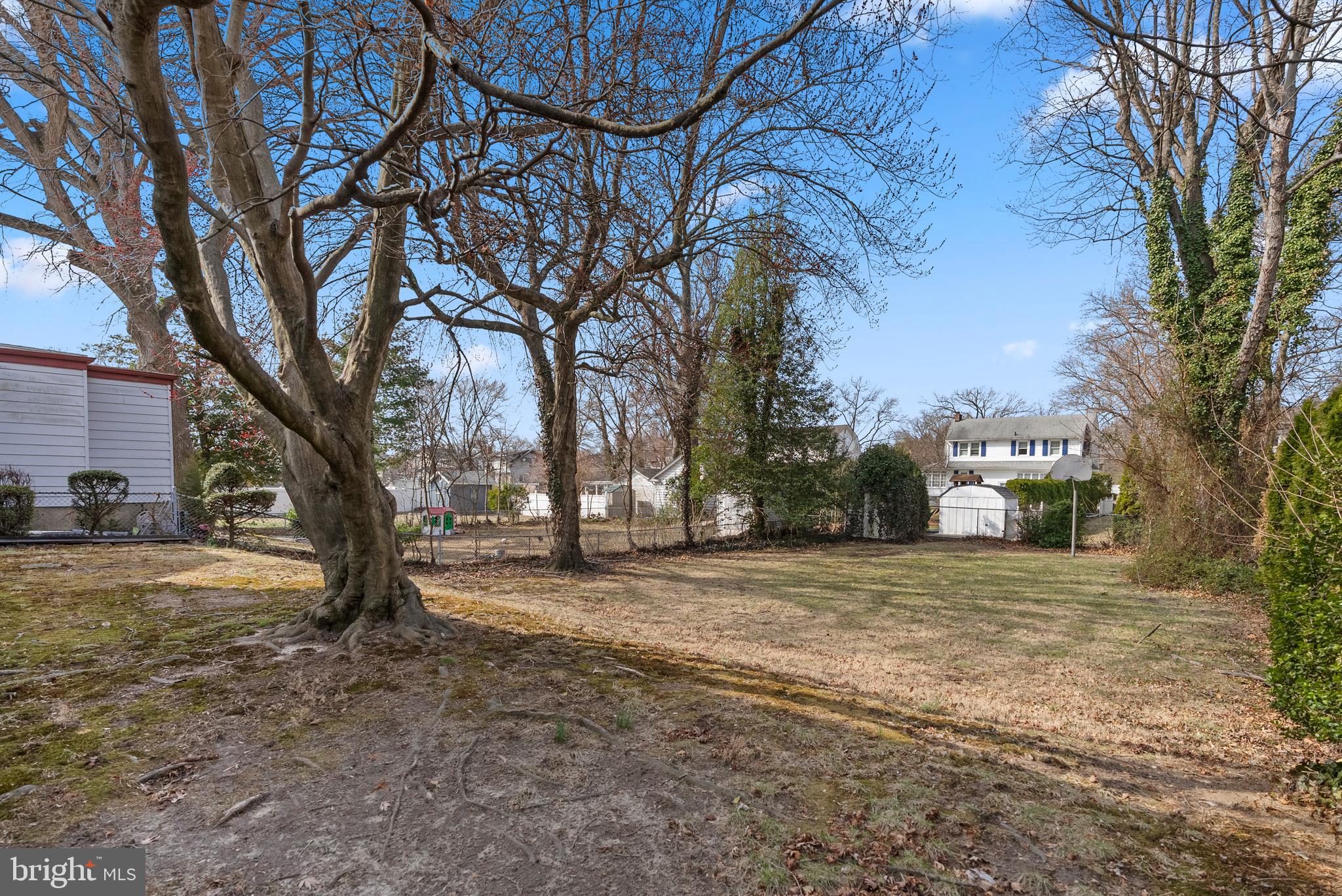 4661 Springfield Ave