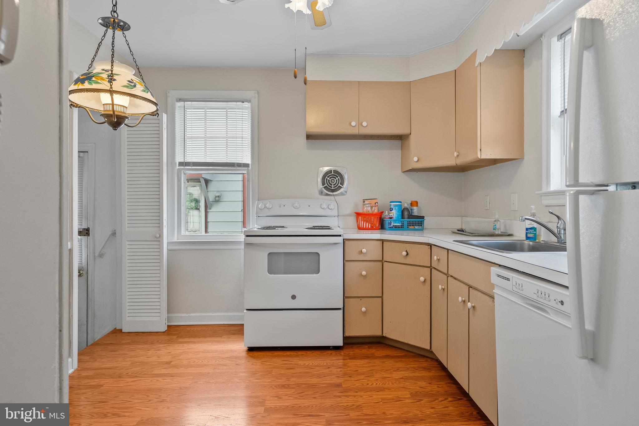 4661 Springfield Ave