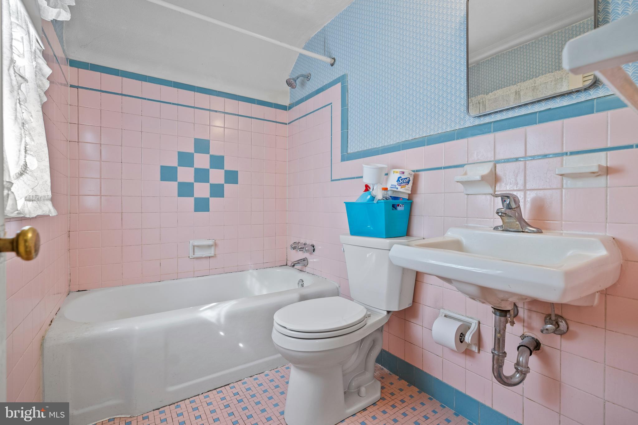 4661 Springfield Ave