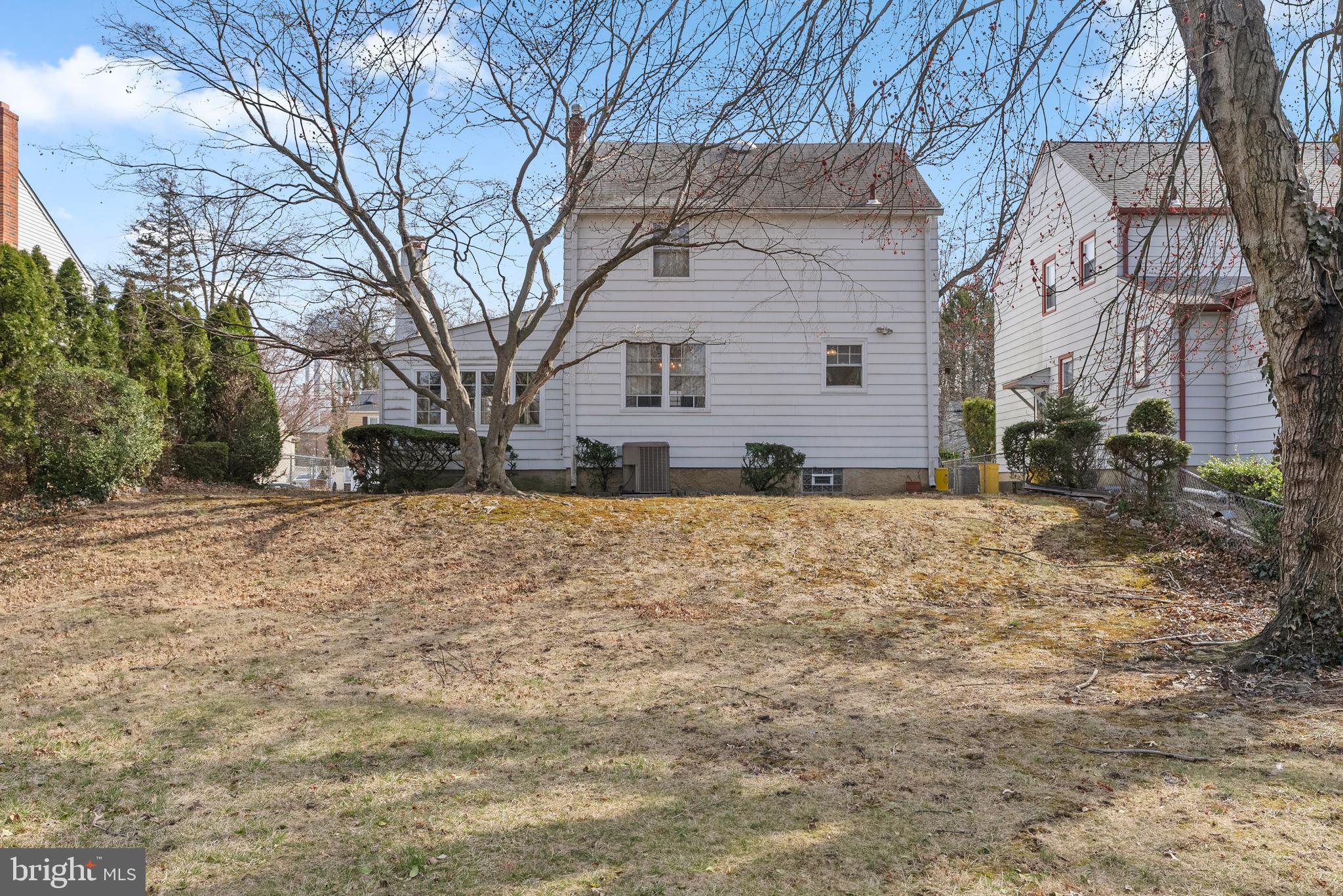 4661 Springfield Ave