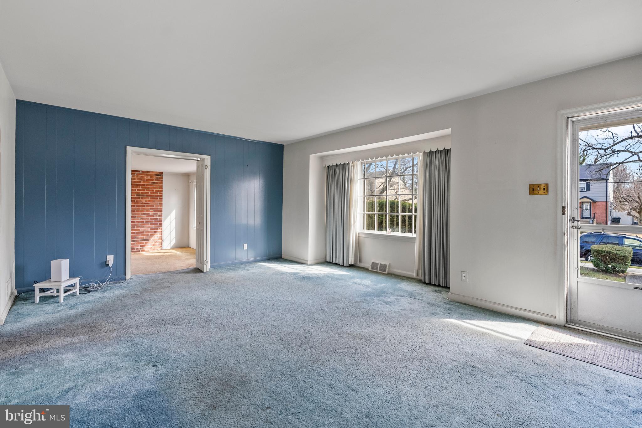 4661 Springfield Ave