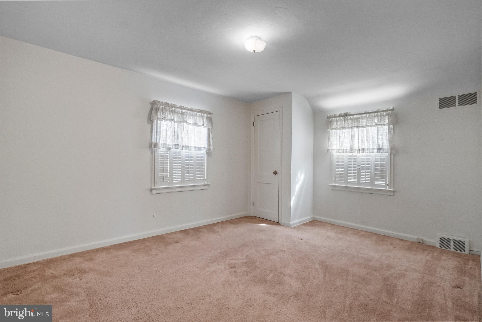 4661 Springfield Ave