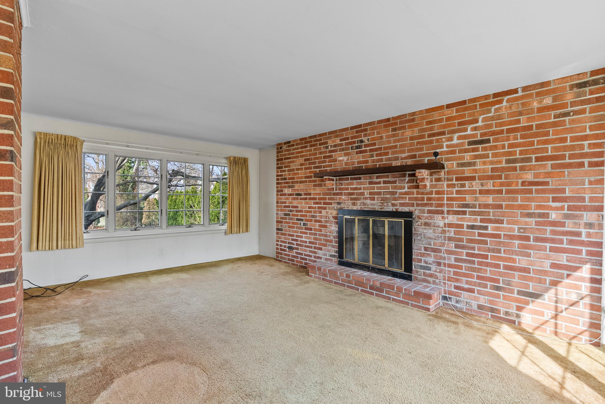 4661 Springfield Ave