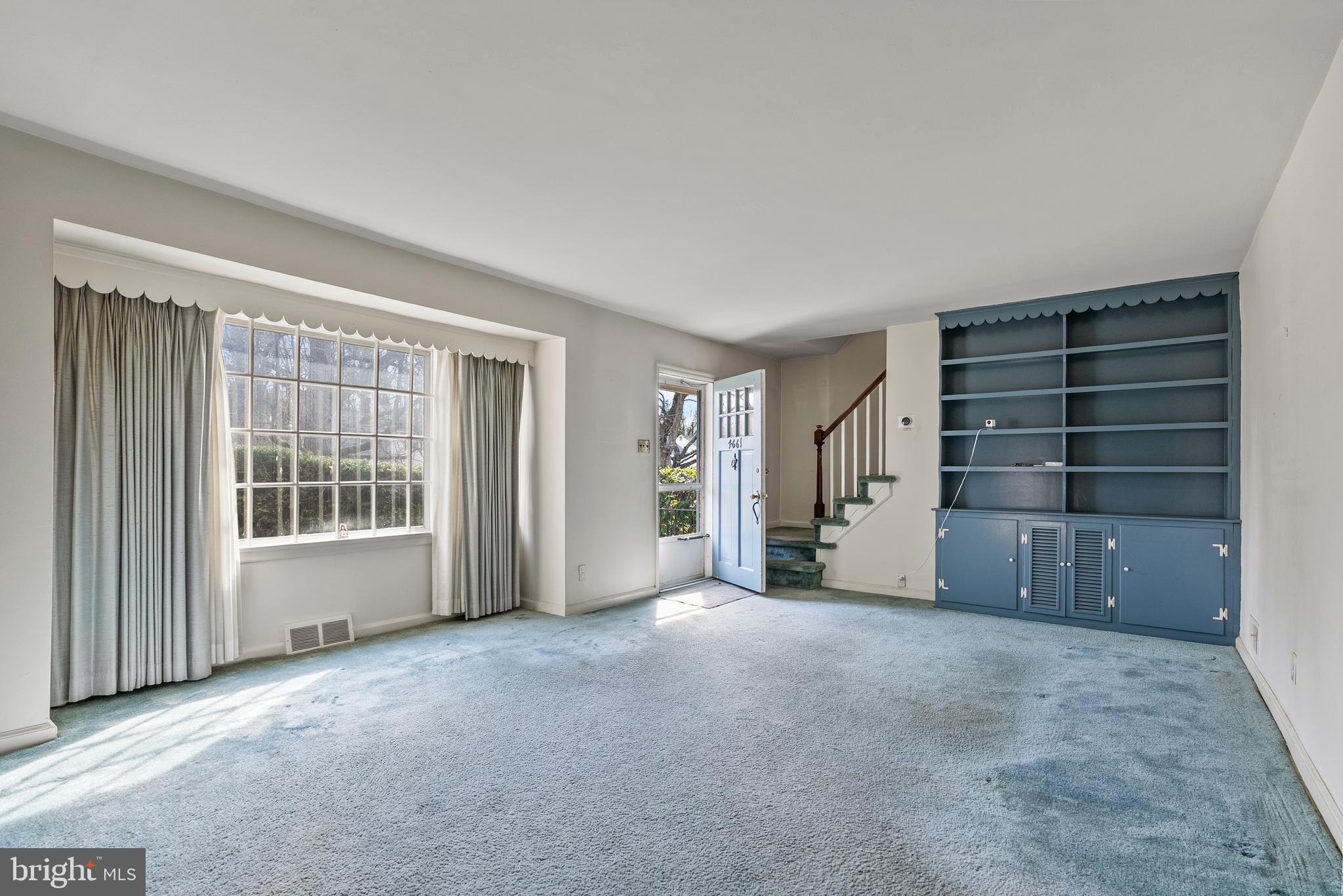 4661 Springfield Ave