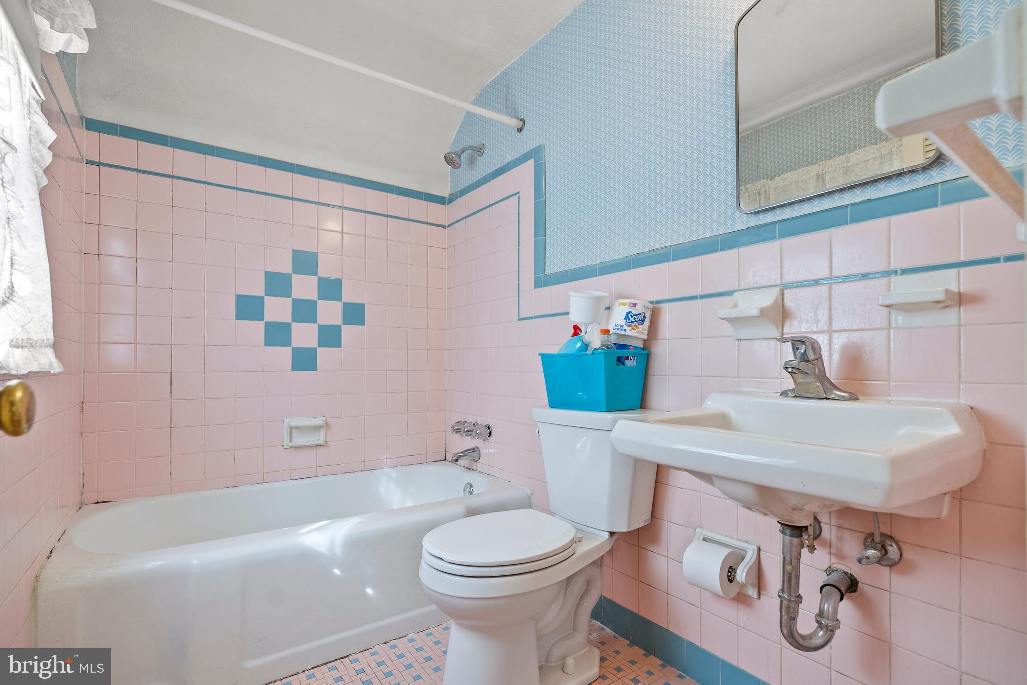 4661 Springfield Ave