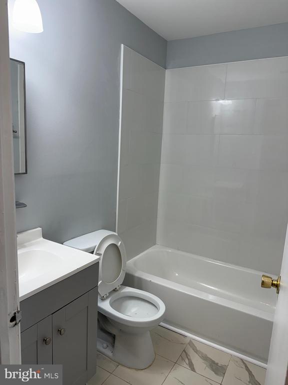1608 HUNTINGDON MEWS