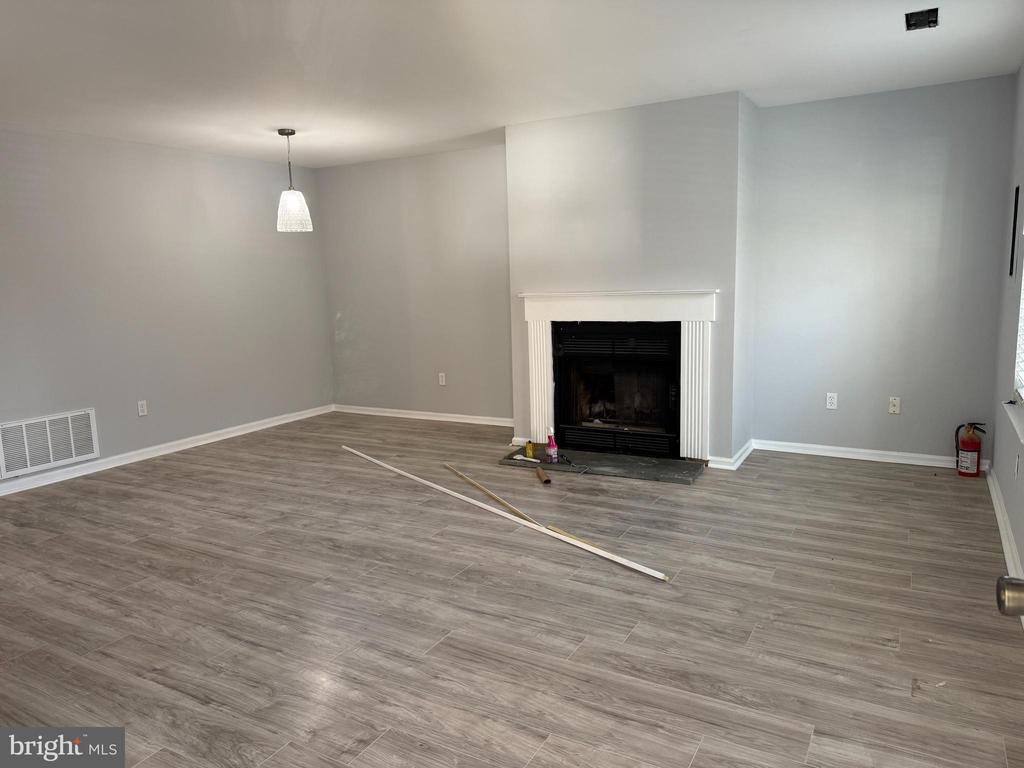 1608 HUNTINGDON MEWS