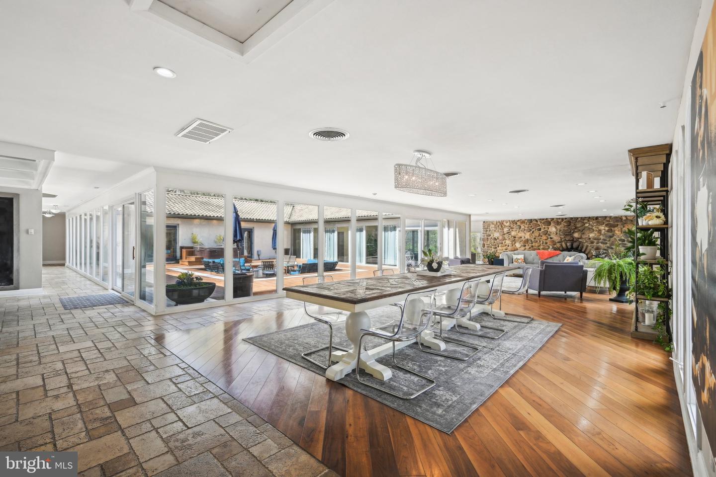 1121 Winding Dr