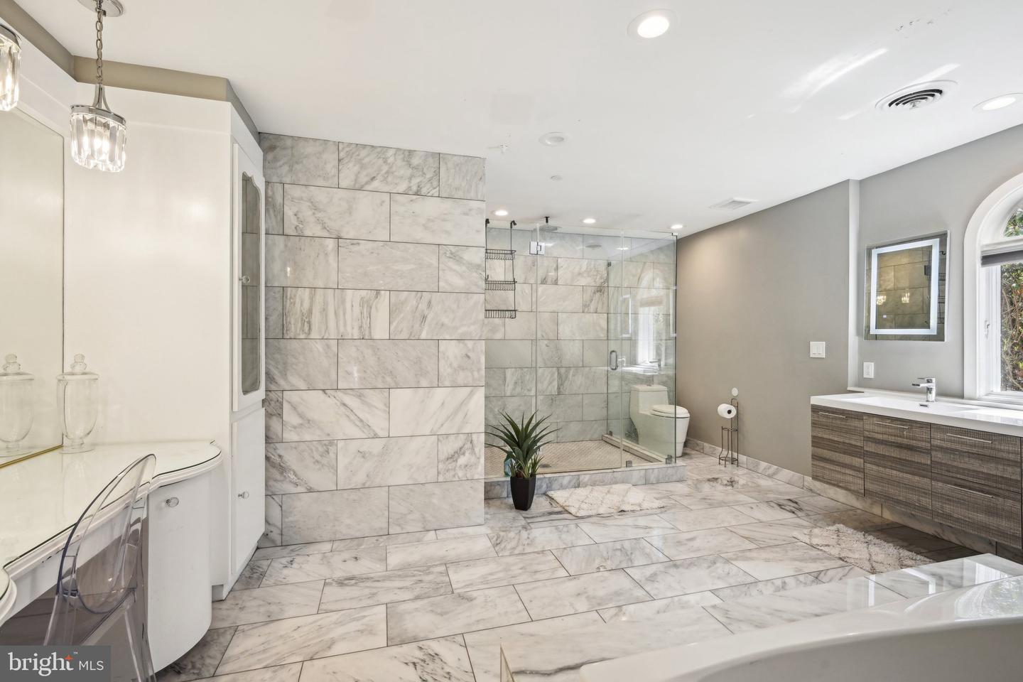1121 Winding Dr