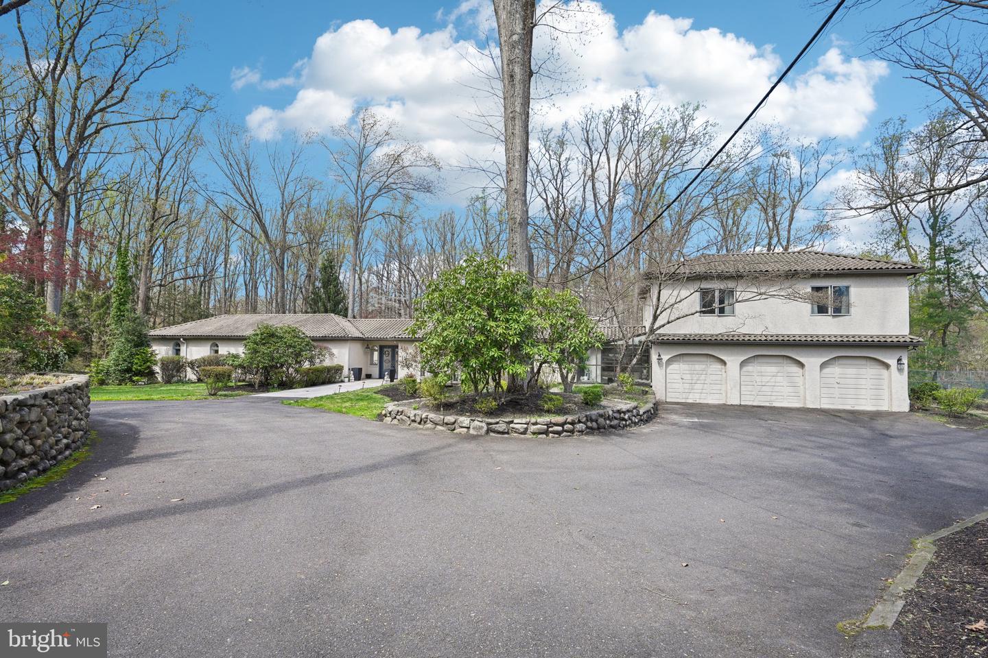 1121 Winding Dr