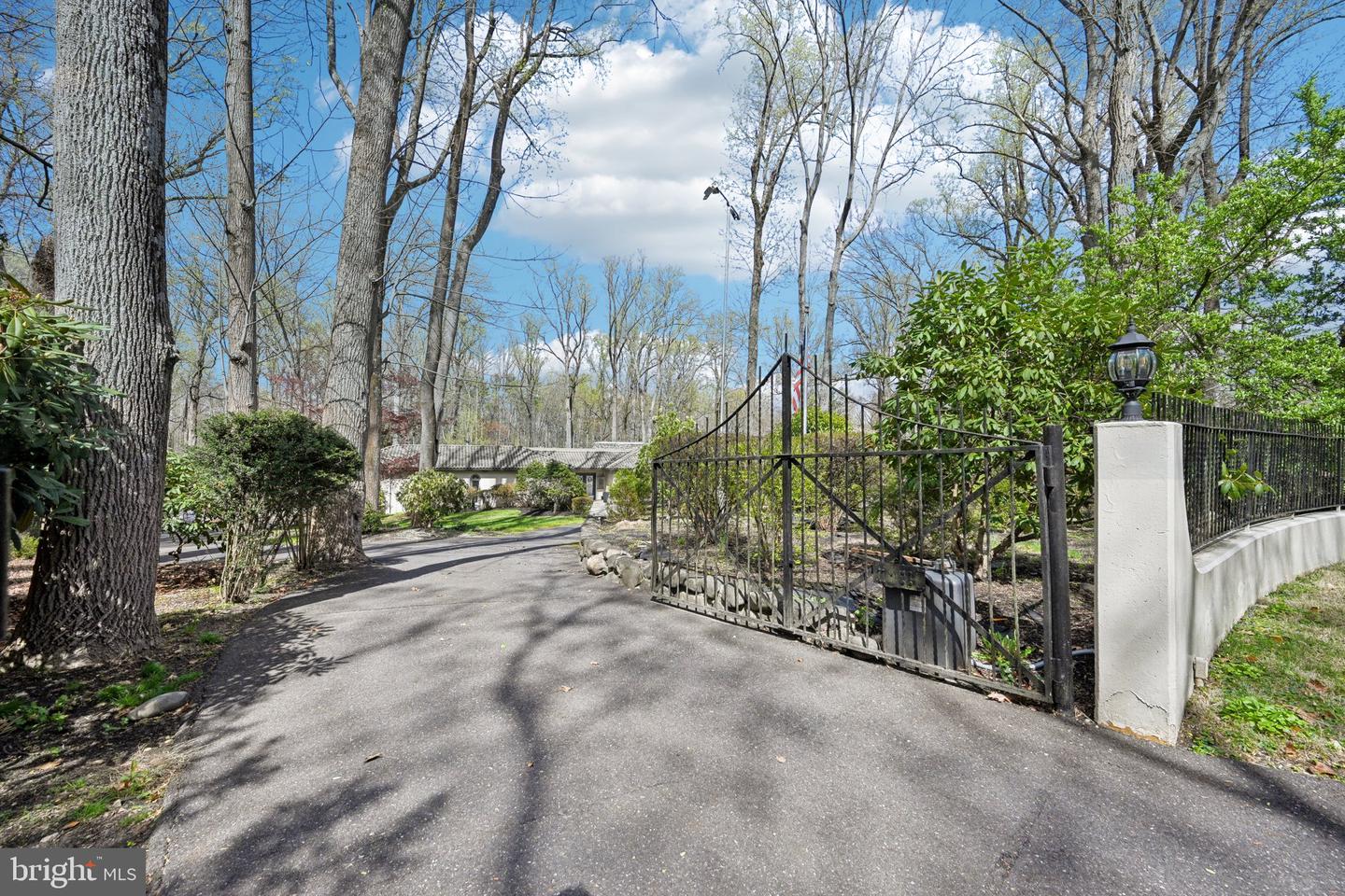 1121 Winding Dr