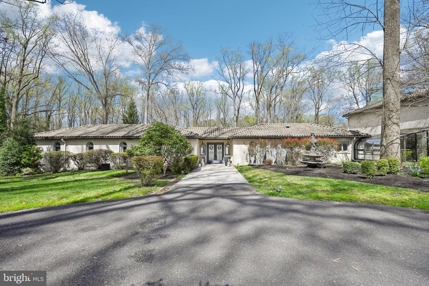 1121 Winding Dr