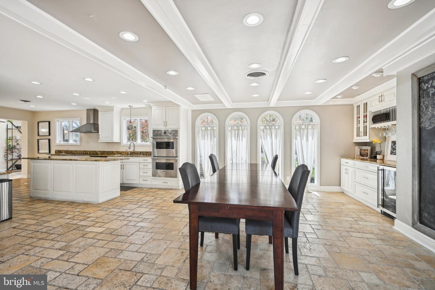 1121 Winding Dr