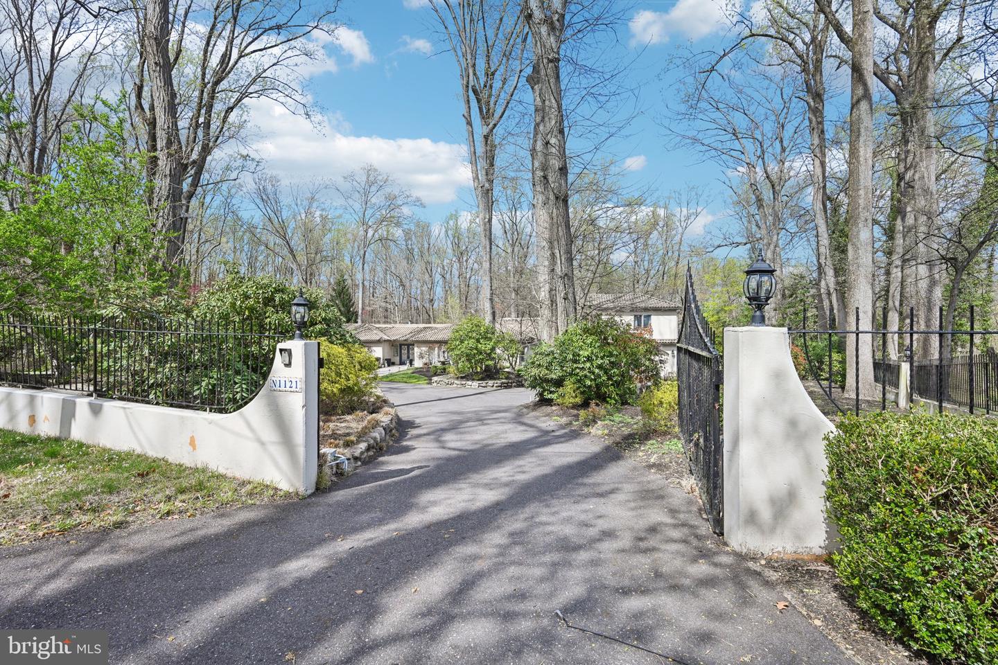 1121 Winding Dr