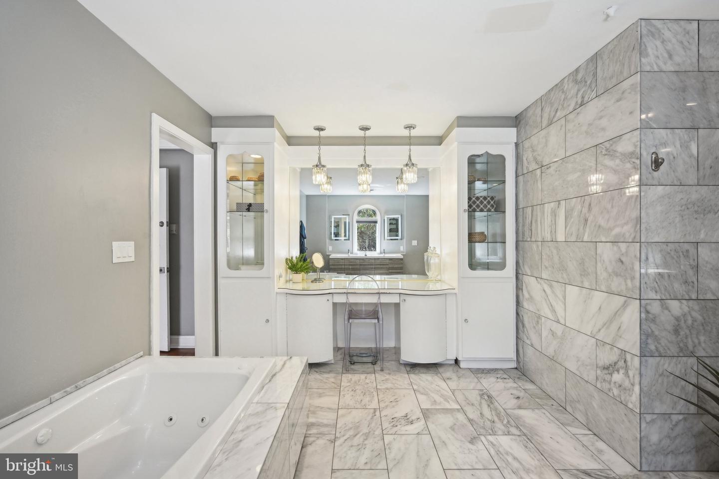 1121 Winding Dr