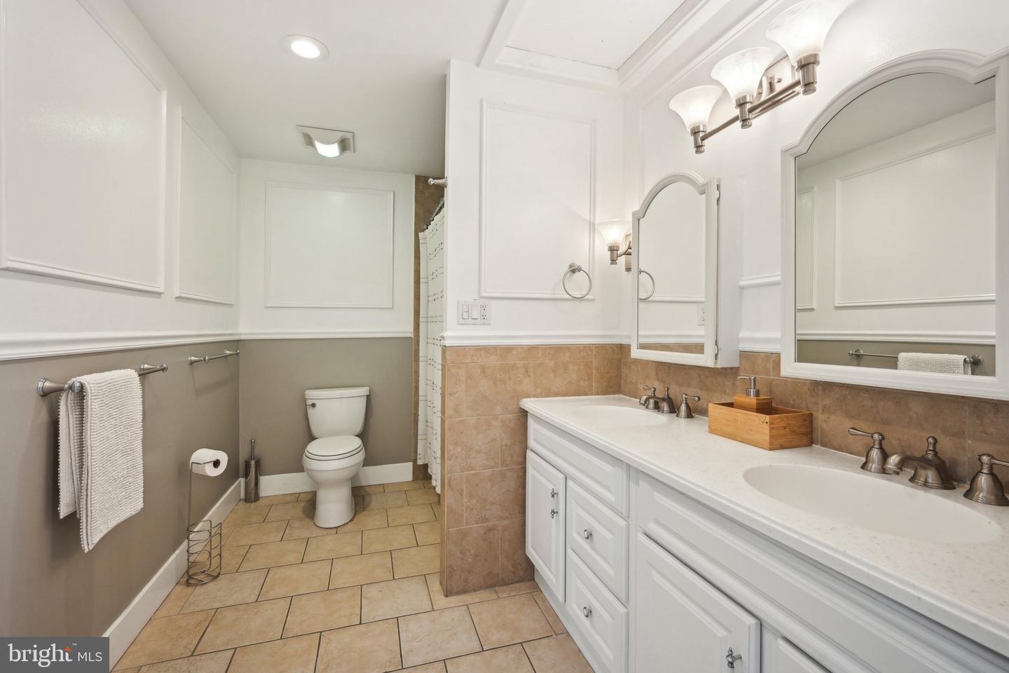1121 Winding Dr