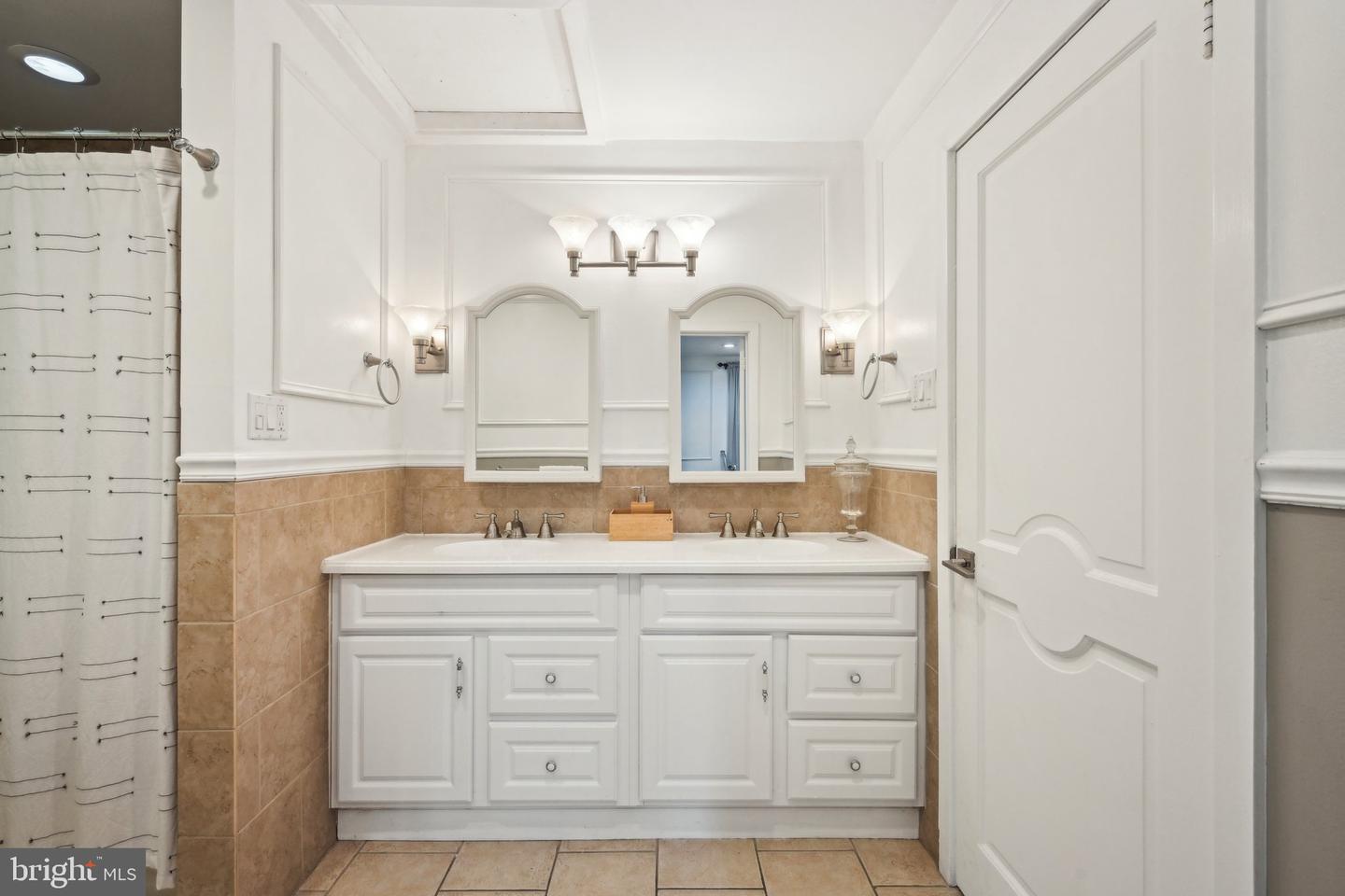 1121 Winding Dr