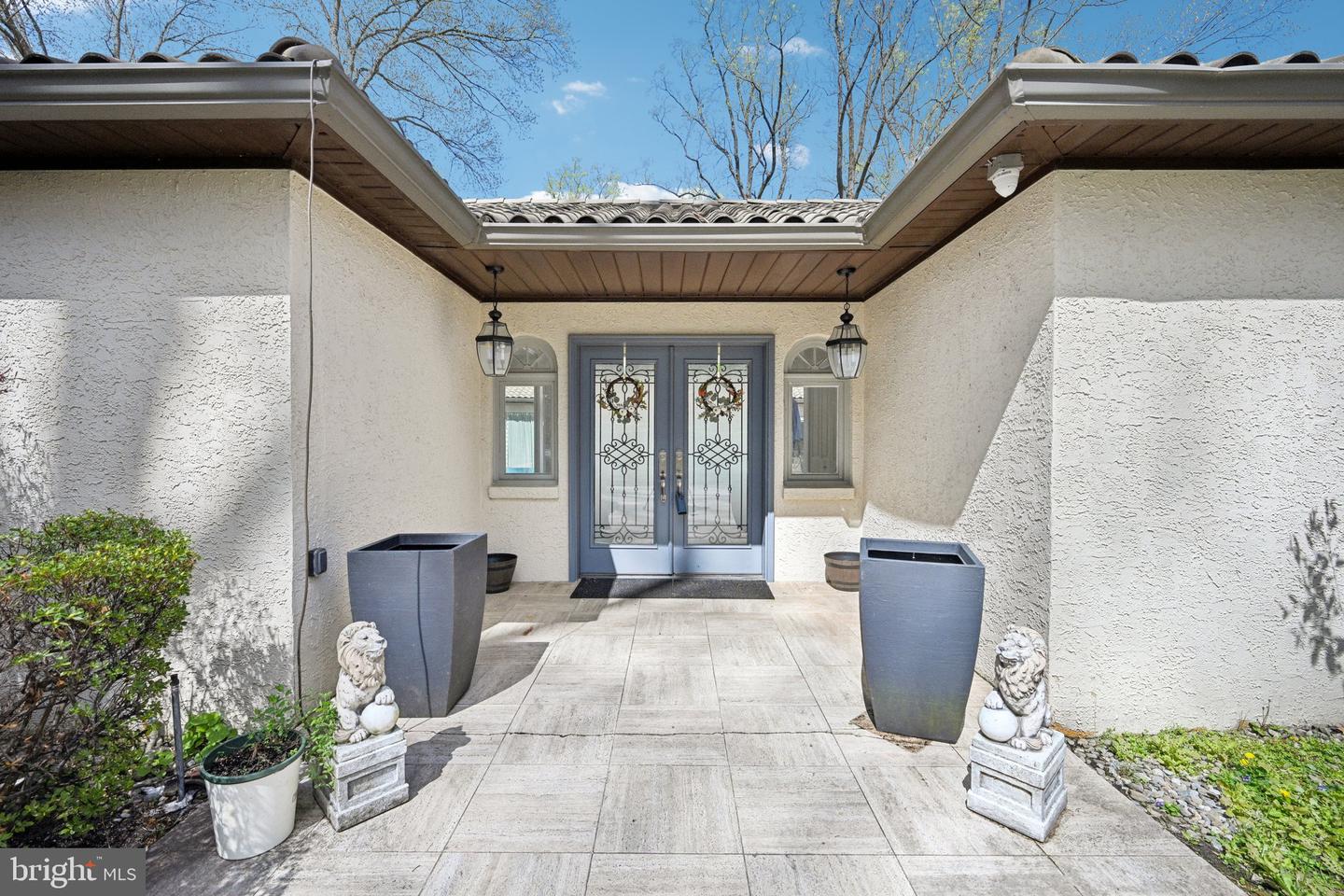 1121 Winding Dr