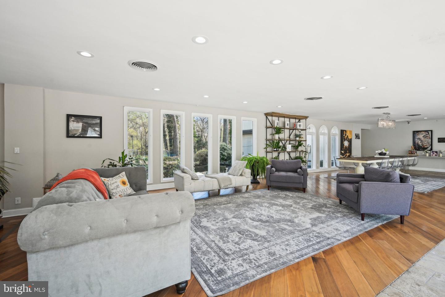1121 Winding Dr