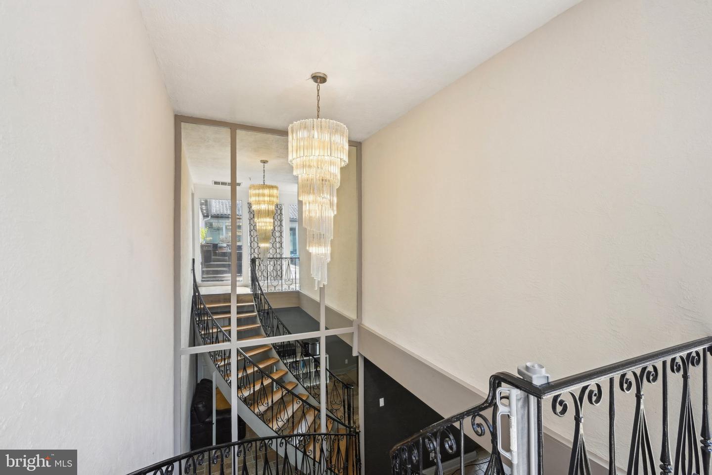 1121 Winding Dr