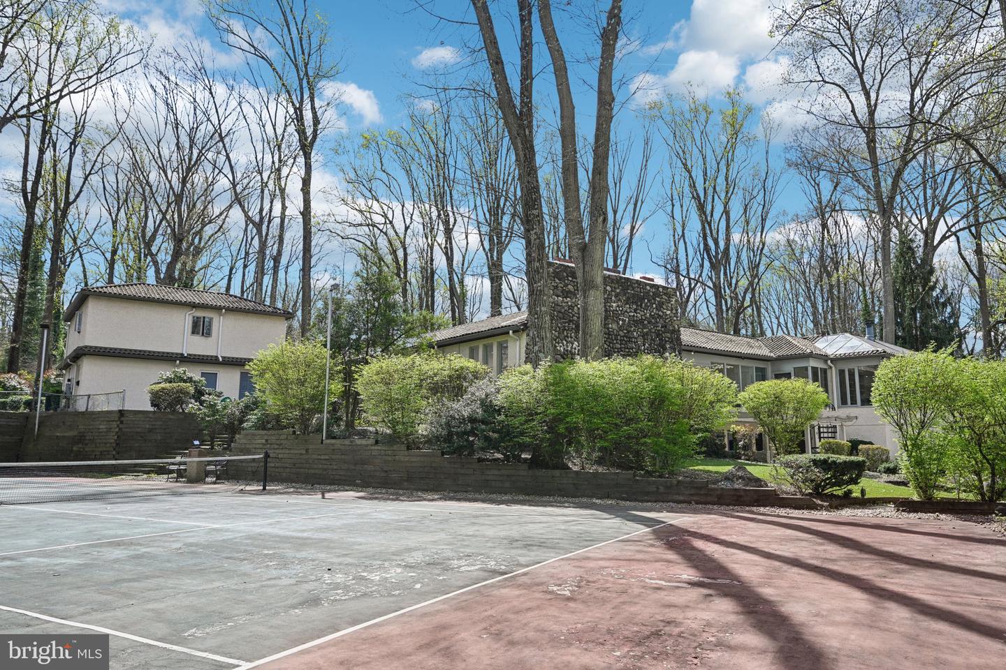 1121 Winding Dr