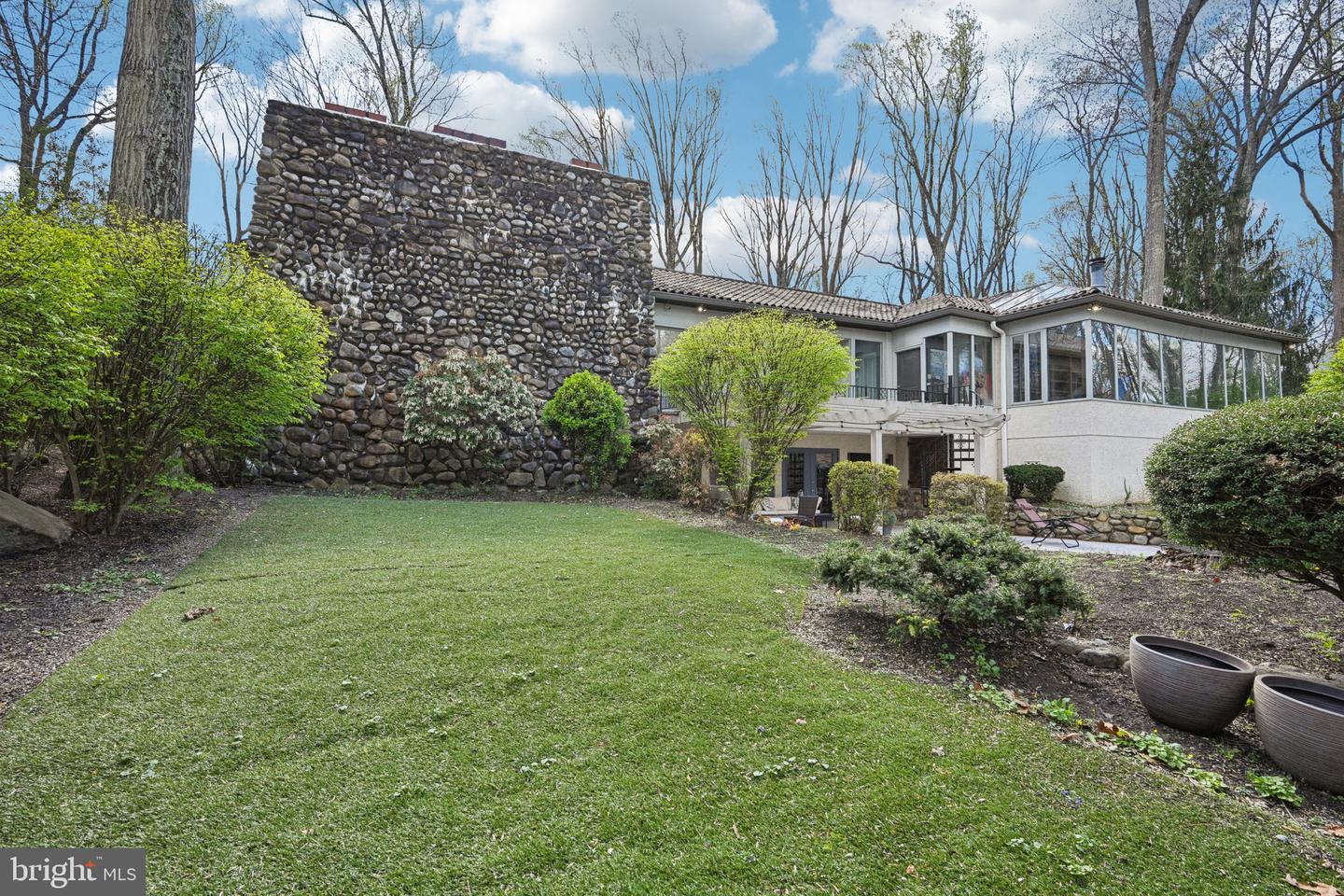 1121 Winding Dr
