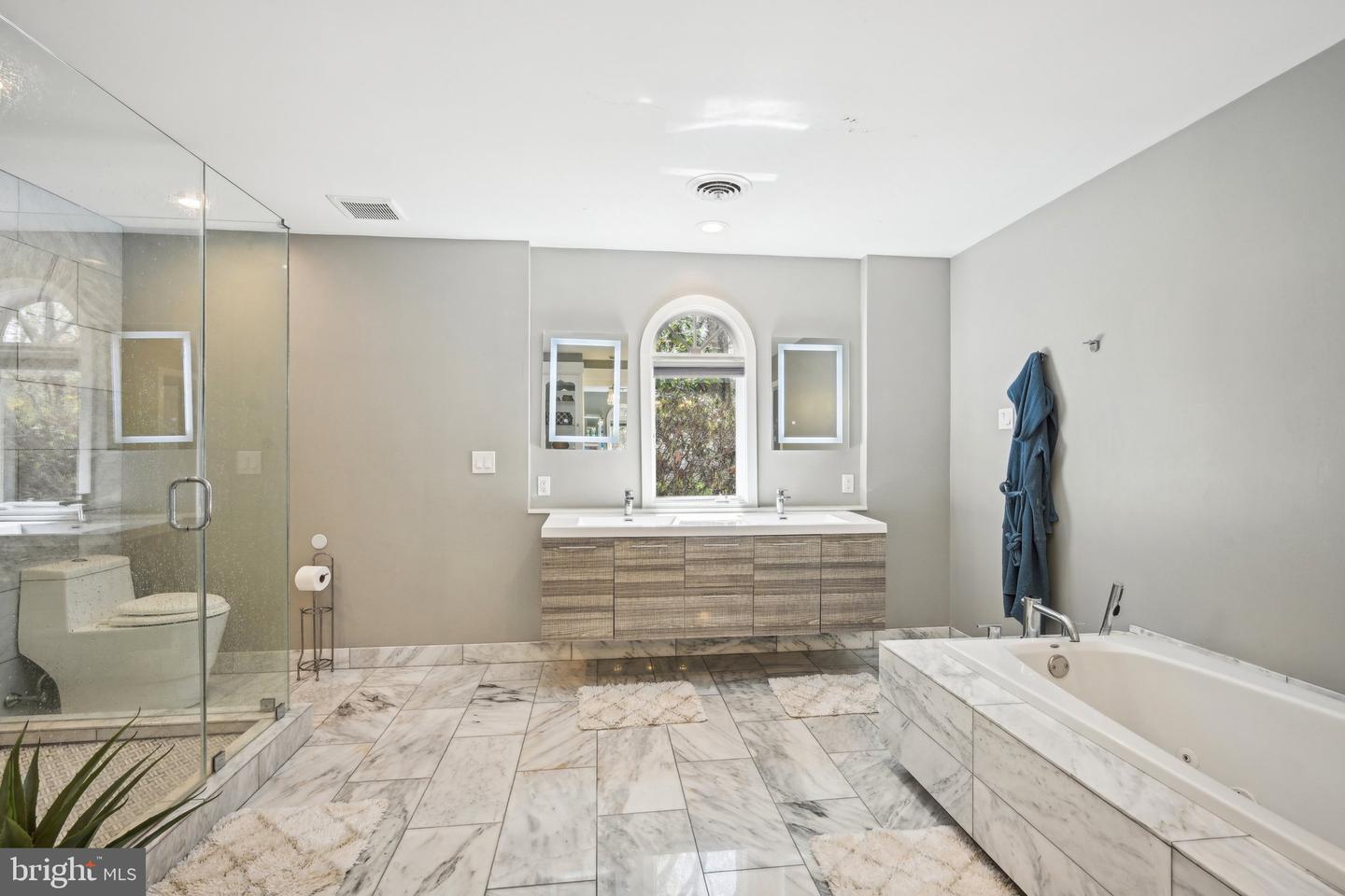 1121 Winding Dr
