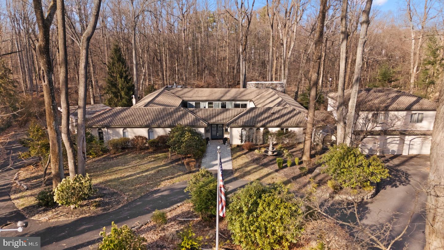 1121 Winding Dr