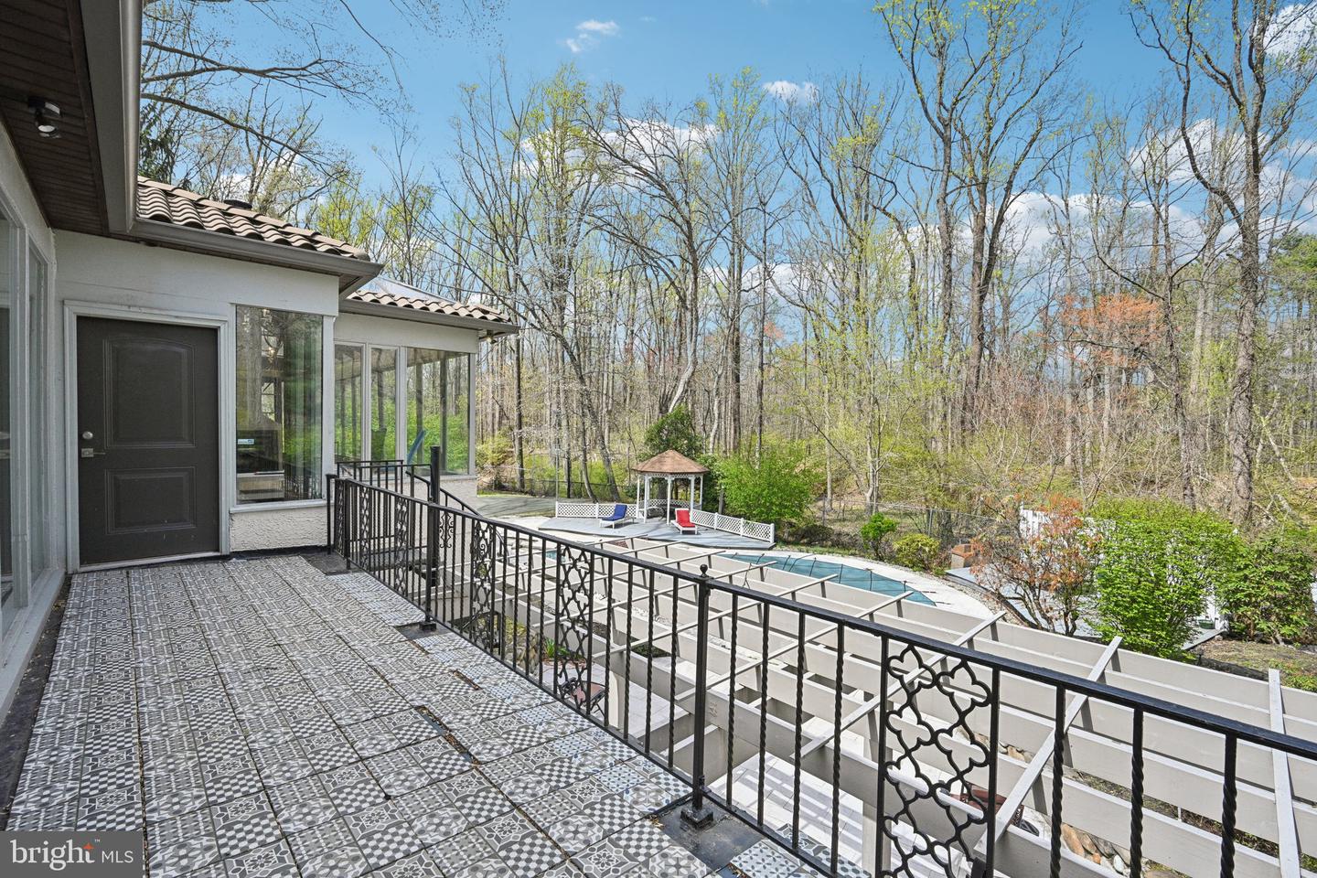 1121 Winding Dr