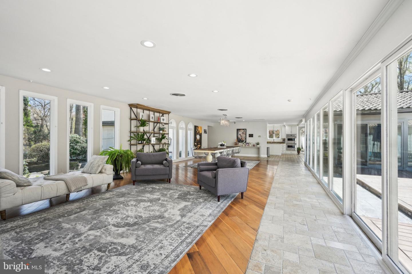 1121 Winding Dr