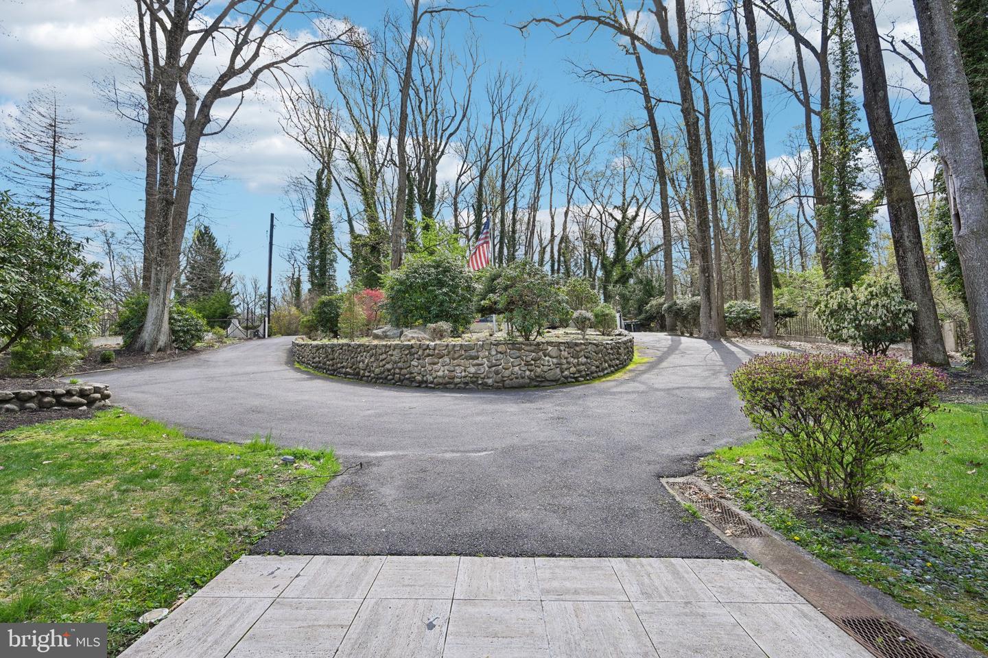 1121 Winding Dr