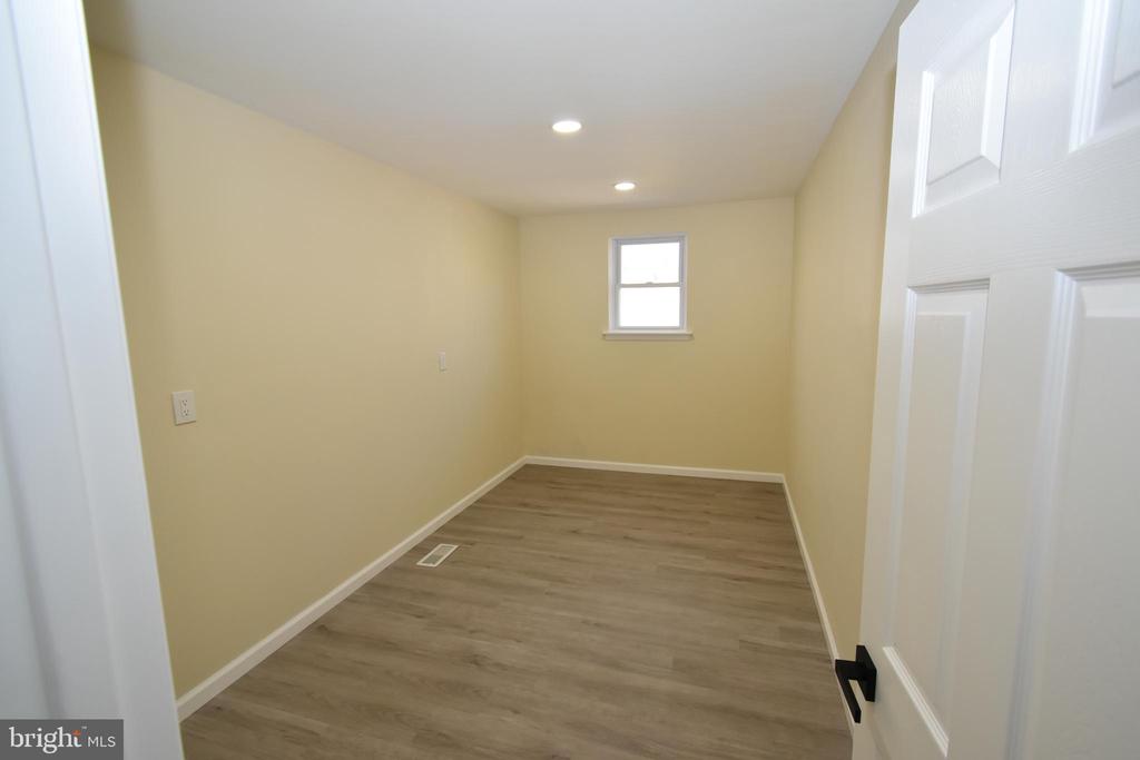 906 MARLOWE ROAD