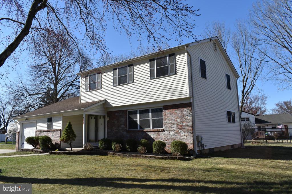 906 MARLOWE ROAD