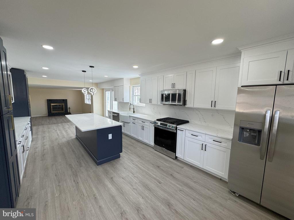 906 MARLOWE ROAD