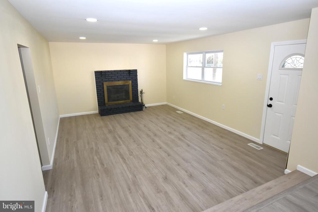 906 MARLOWE ROAD