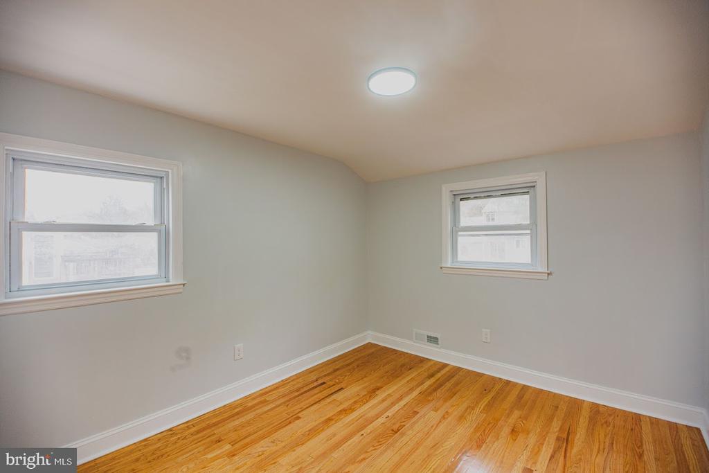 326 ROYAL OAK AVENUE
