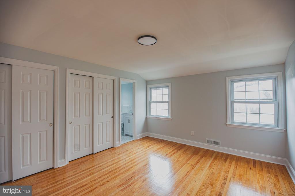 326 ROYAL OAK AVENUE