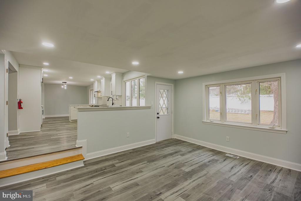 326 ROYAL OAK AVENUE
