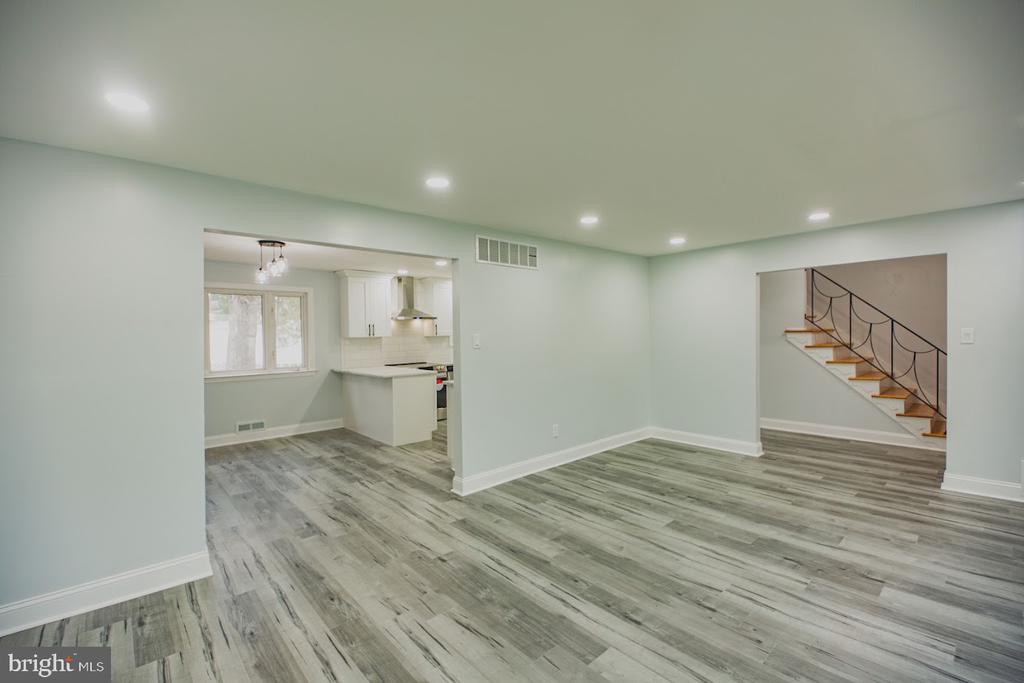 326 ROYAL OAK AVENUE