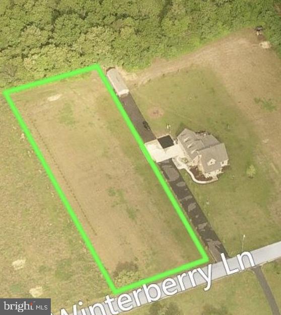 407 WINTERBERRY LANE