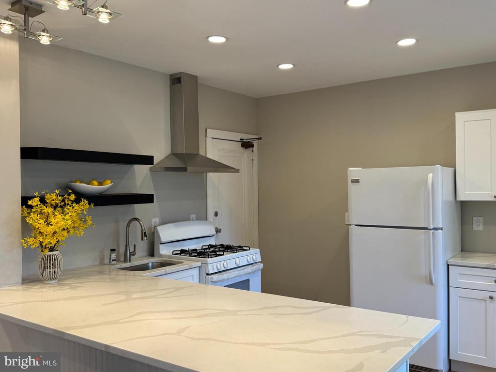 210 MAPLE AVENUE B3