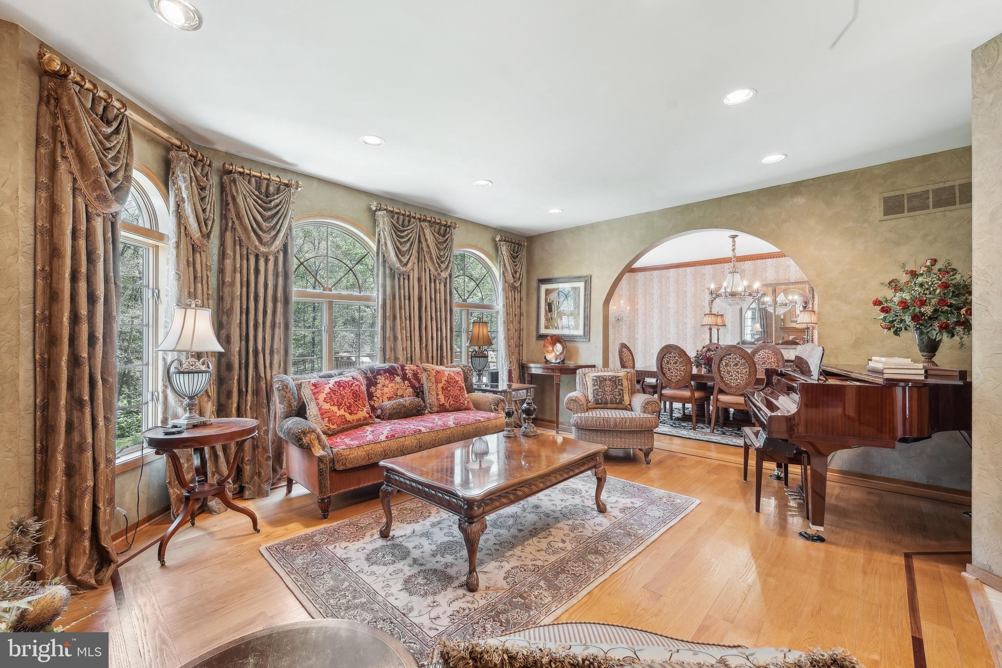 28 Hidden Acres Dr
