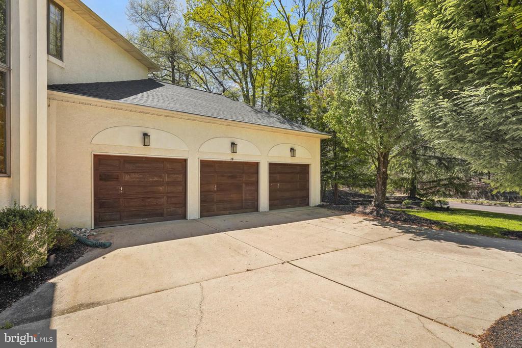 28 Hidden Acres Dr