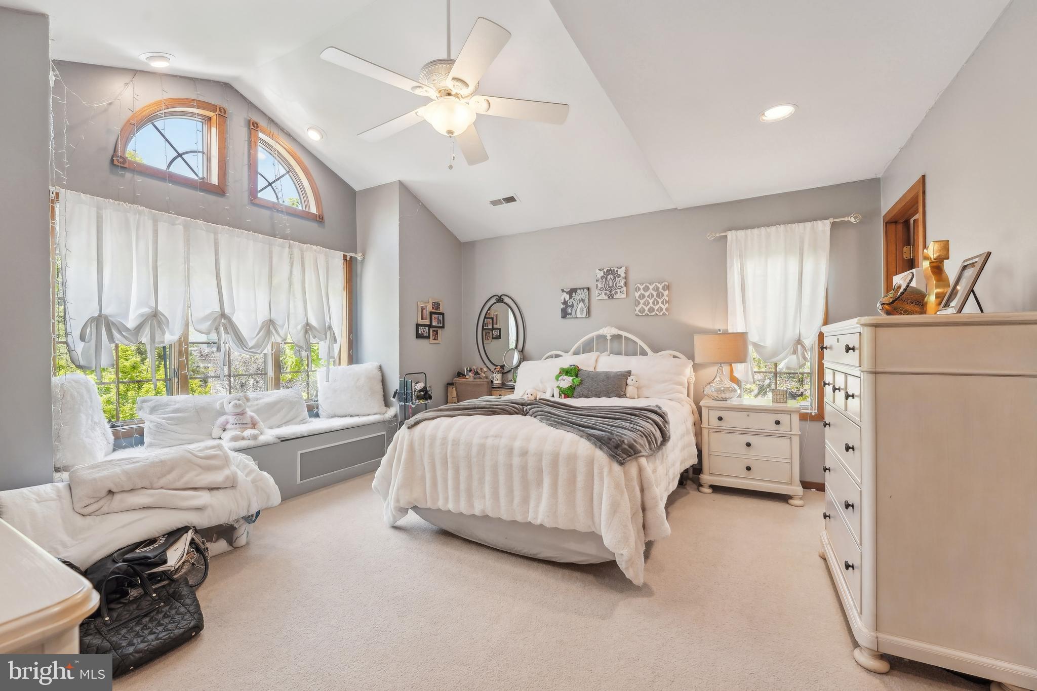 28 Hidden Acres Dr