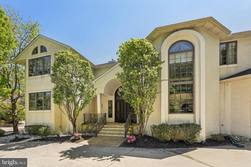28 Hidden Acres Dr