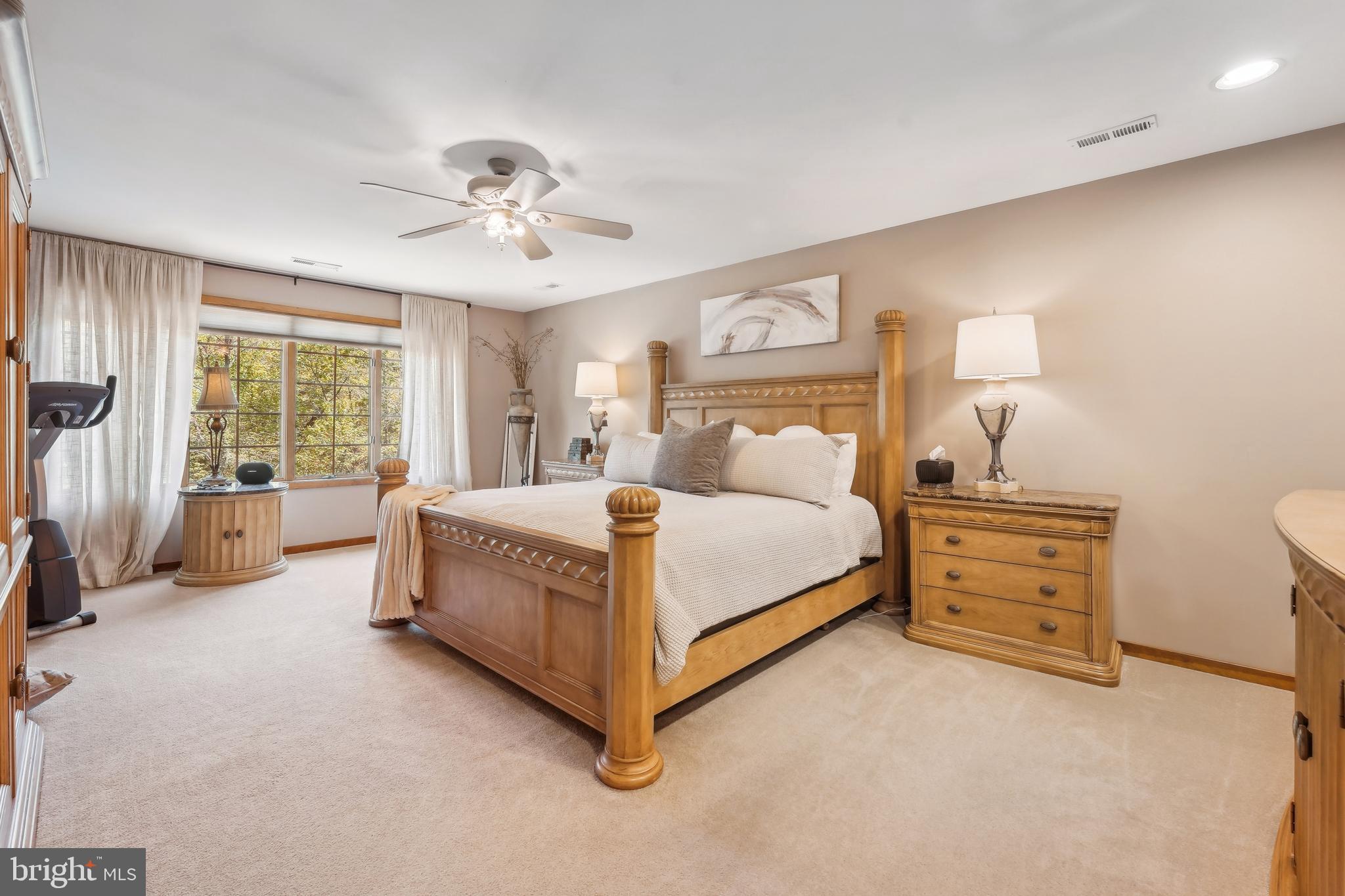 28 Hidden Acres Dr