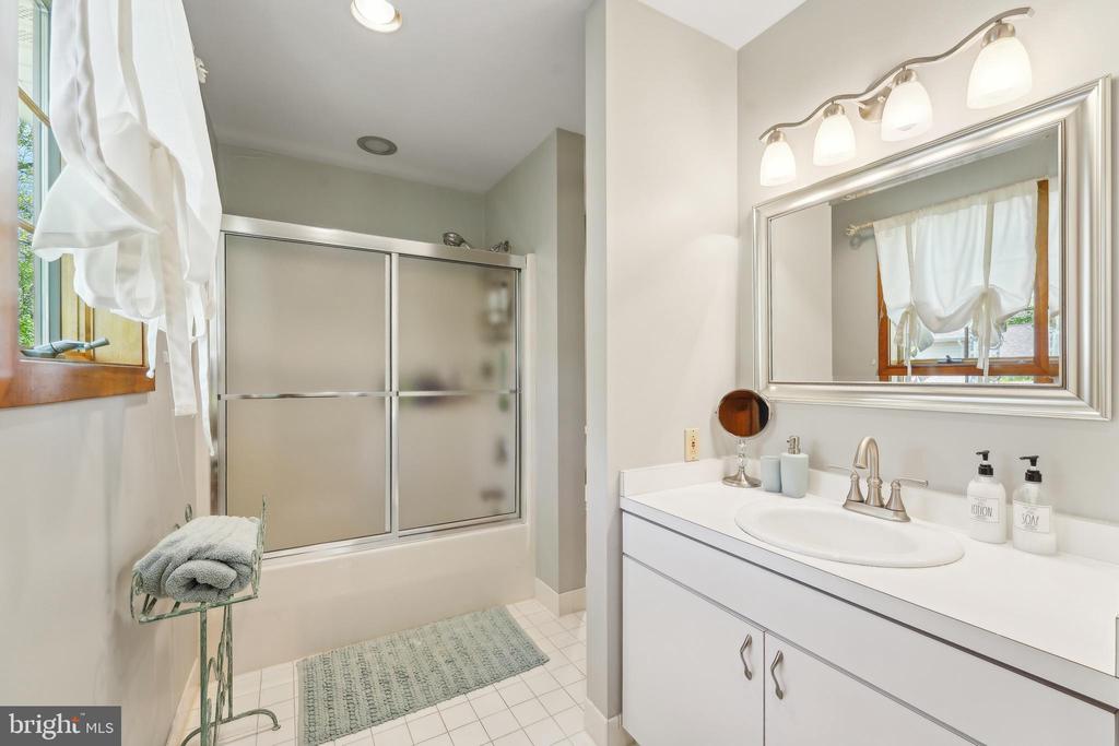 28 Hidden Acres Dr