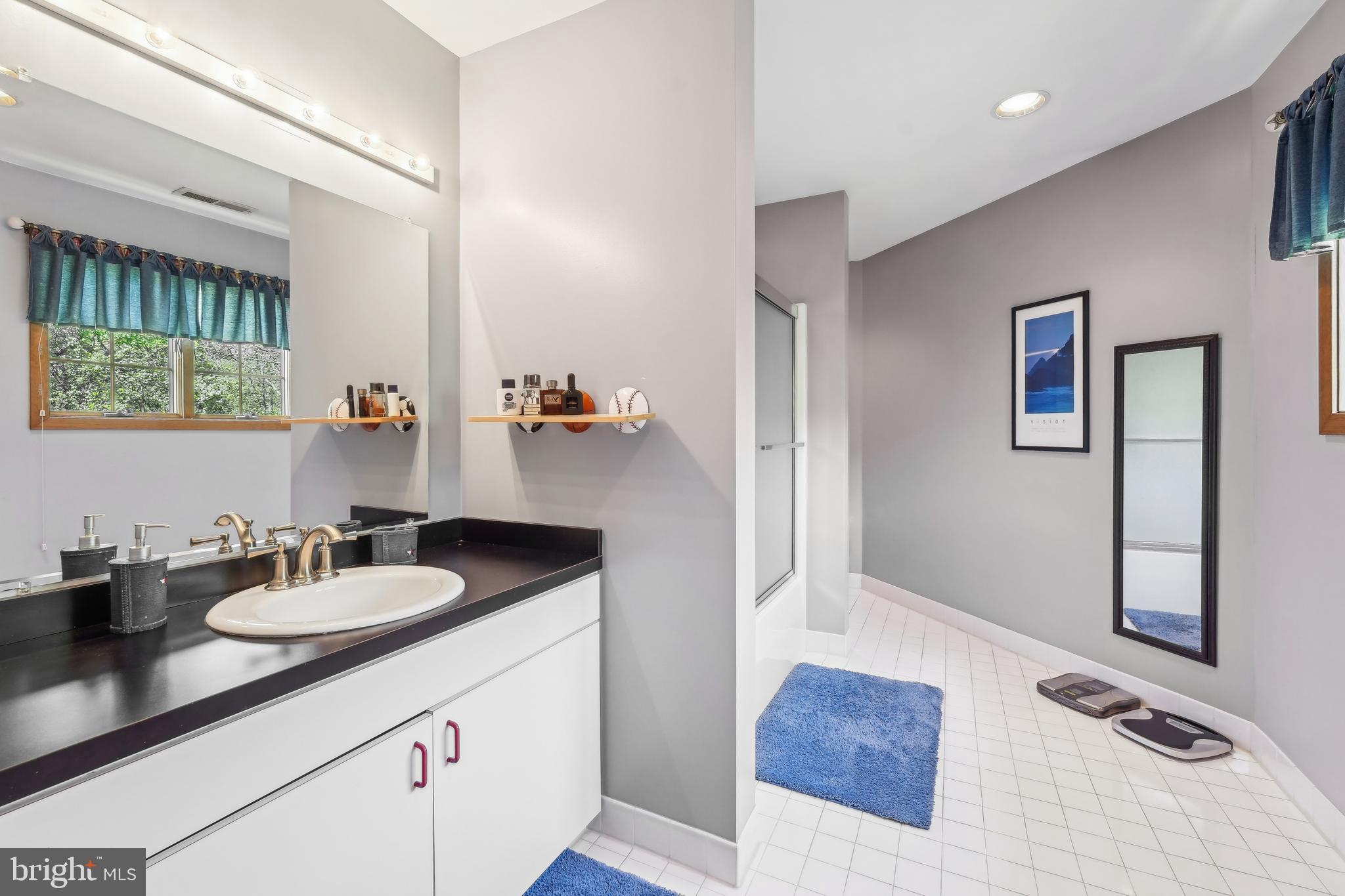 28 Hidden Acres Dr