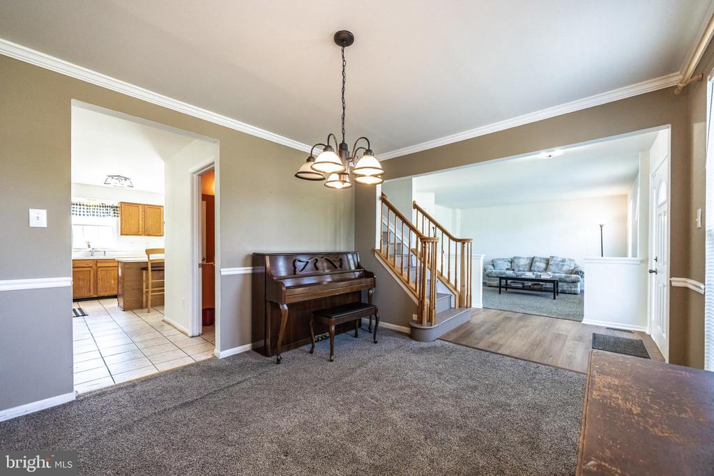 4 TEAKWOOD LANE